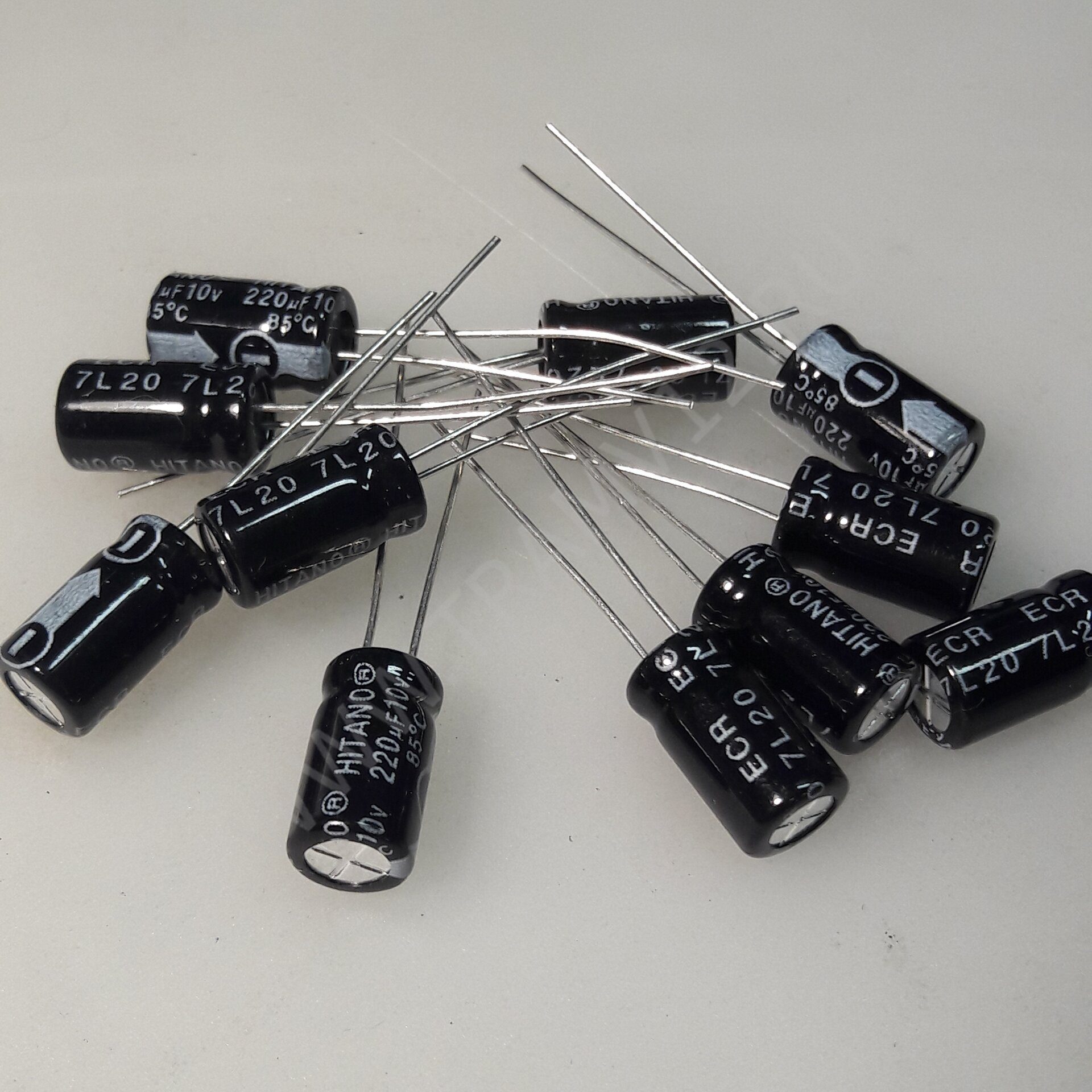 Конд-р. 220uFx10V (6x11+85)